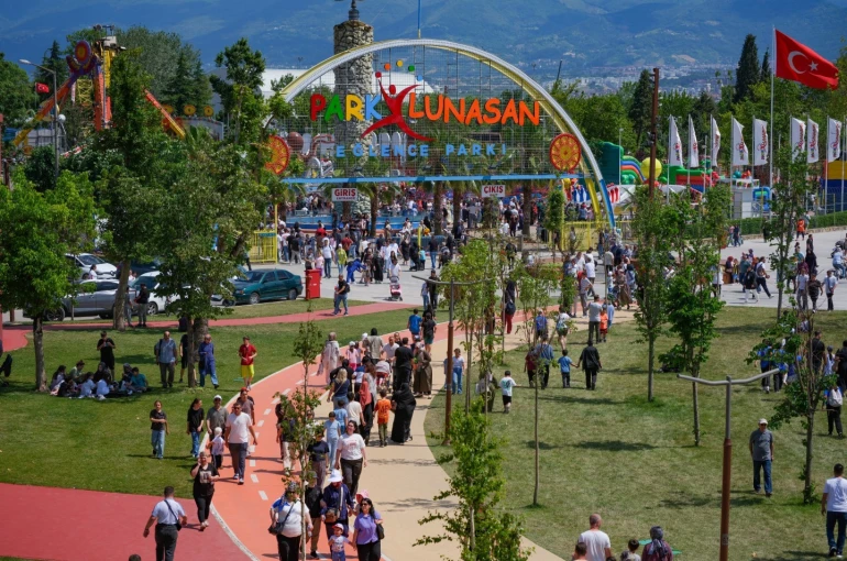 İzmit Millet Bahçesi, yeni yüzüyle kültür, sanat ve eğlencenin kalbi haline geldi