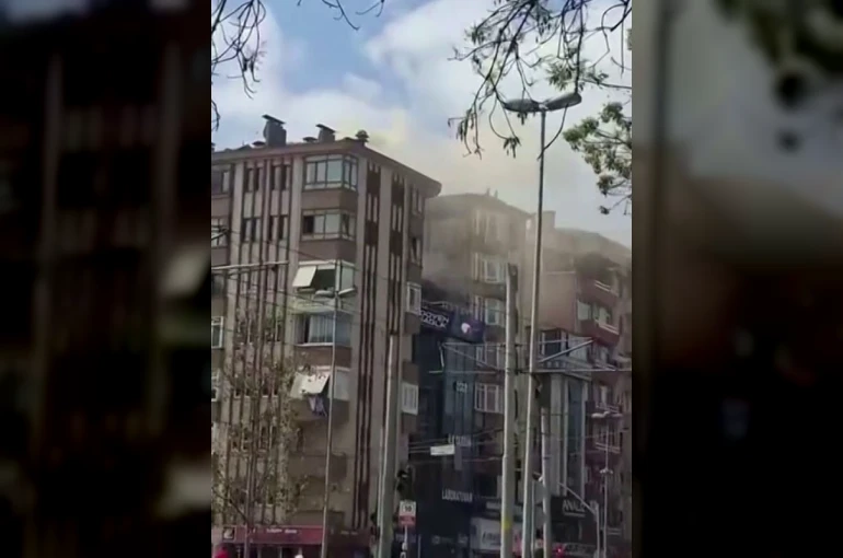 İzmit’te 7 katlı binanın çatısındaki bacadan çıkan yangın korkuttu
