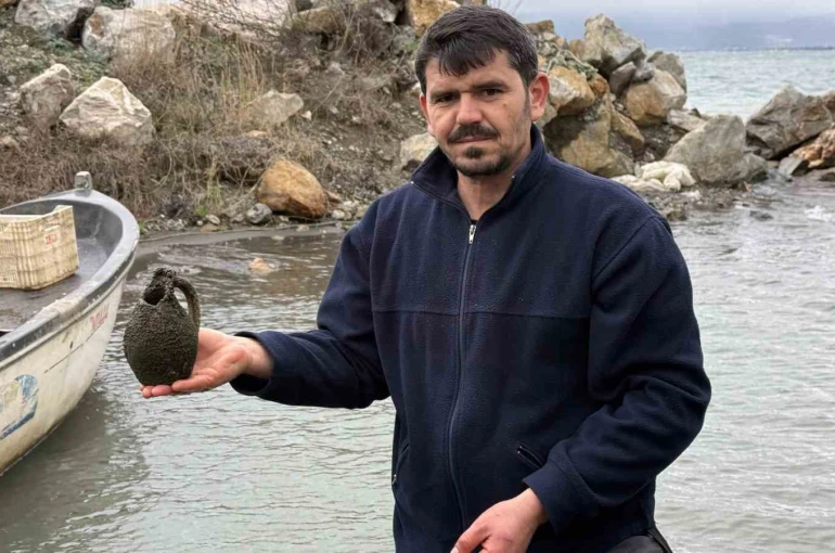 İznik Gölü’nde balıkçıların ağına küp takıldı