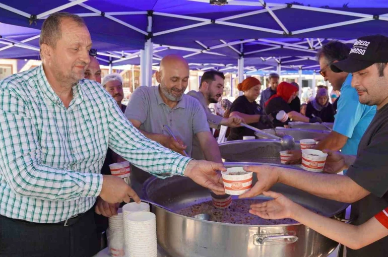 İznik’te 5 bin kişilik aşure ikramı