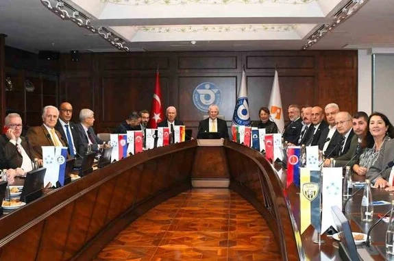 İZVAK’ta İzmir kulüplerinin kent ekonomisine katkısı konuşuldu