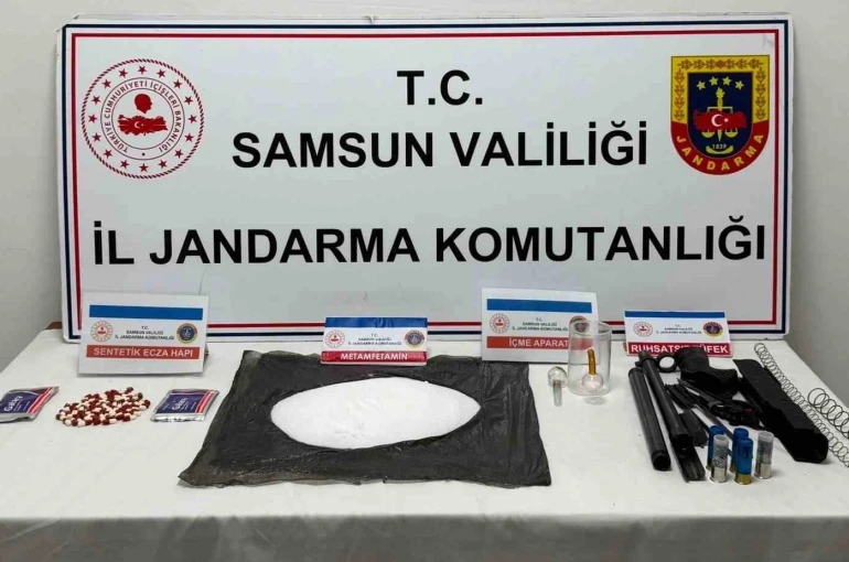 Jandarma 1 kilo 109 gram metamfetamin ele geçirdi