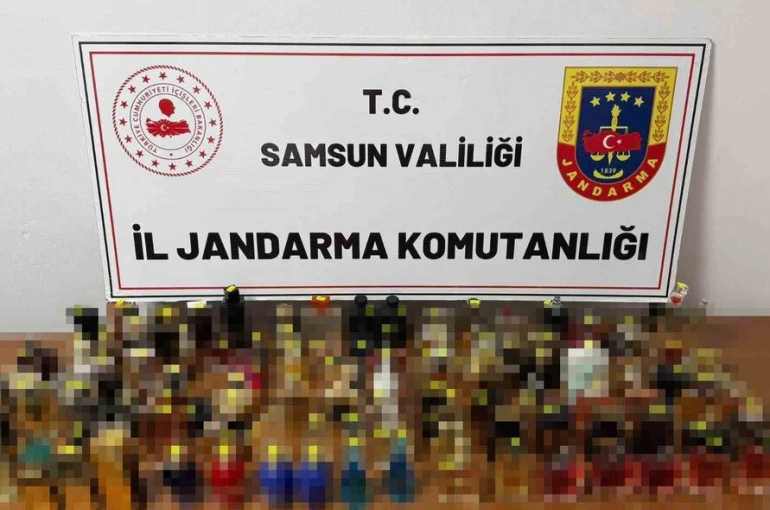 Jandarma 320 adet gümrük kaçağı parfüm ele geçirdi