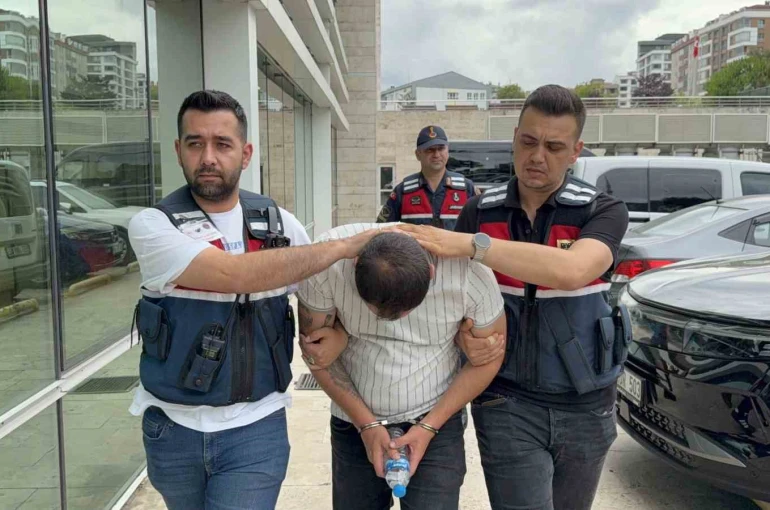 Jandarma, bagajdaki boya kutularında 2 bin 653 uyuşturucu hap ele geçirdi