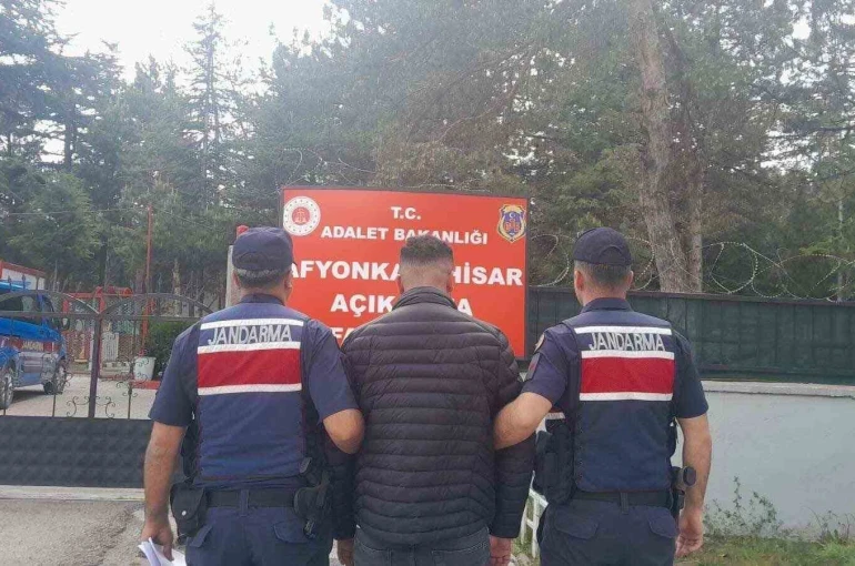 Jandarma çeşitli suçlardan aranan 10 kişiyi yakaladı
