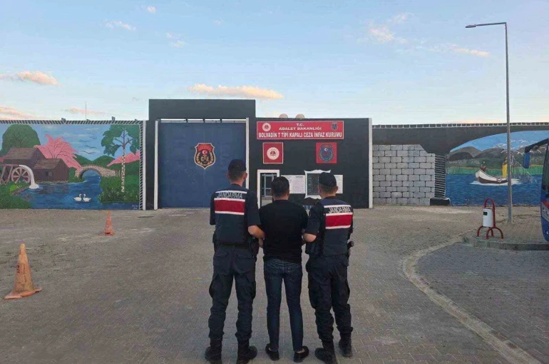 Jandarma çeşitli suçlardan aranan 43 kişiyi yakaladı