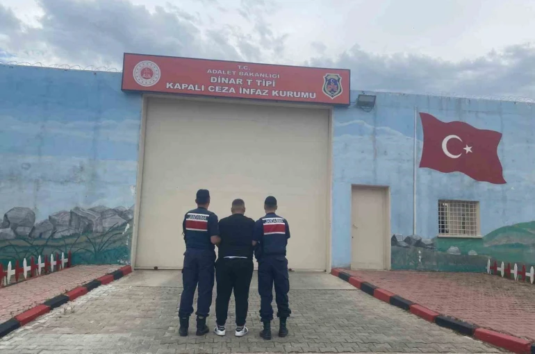 Jandarma çeşitli suçlardan aranan 48 kişiyi yakaladı