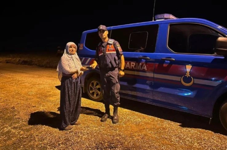 Jandarma kayıp telefonu sahibine ulaştırdı