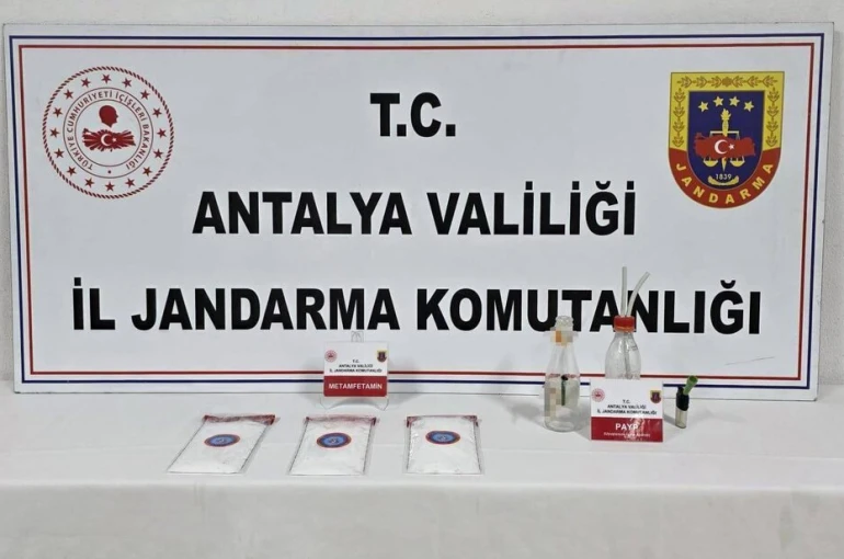 Jandarma uyuşturucu operasyonunda 1 kilo 210 gram uyuşturucu madde ele geçirildi