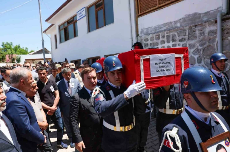 Jandarma Uzman Çavuş Mustafa Pak Erzincan’da toprağa verildi