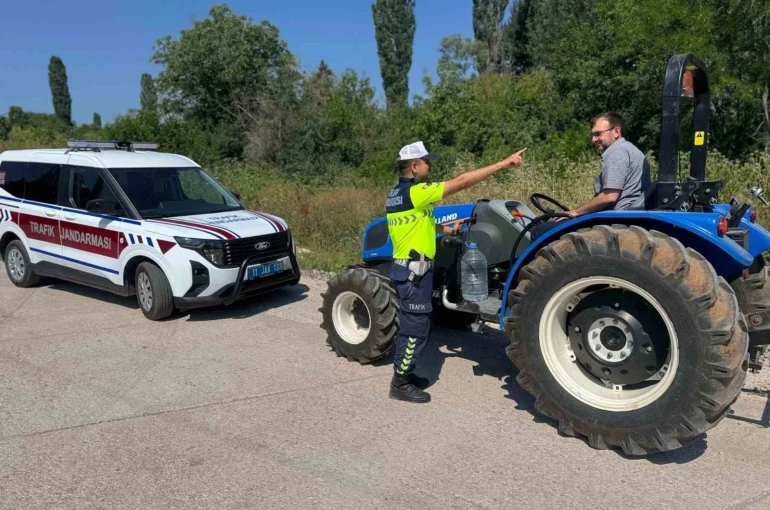 Jandarmadan çiftçilere trafik ve yangın uyarısı