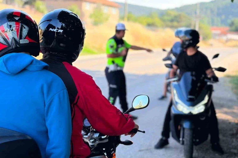 Jandarmadan motosiklet sürücülerine güvenli sürüş eğitimi