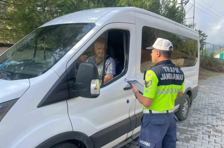 Jandarmadan okul servis araçlarına denetim