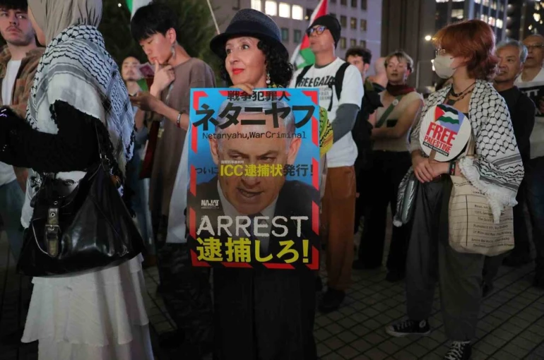 Japonya’da İsrail’in Gazze’ye saldırılarının 2’nci yıl dönümü protesto edildi