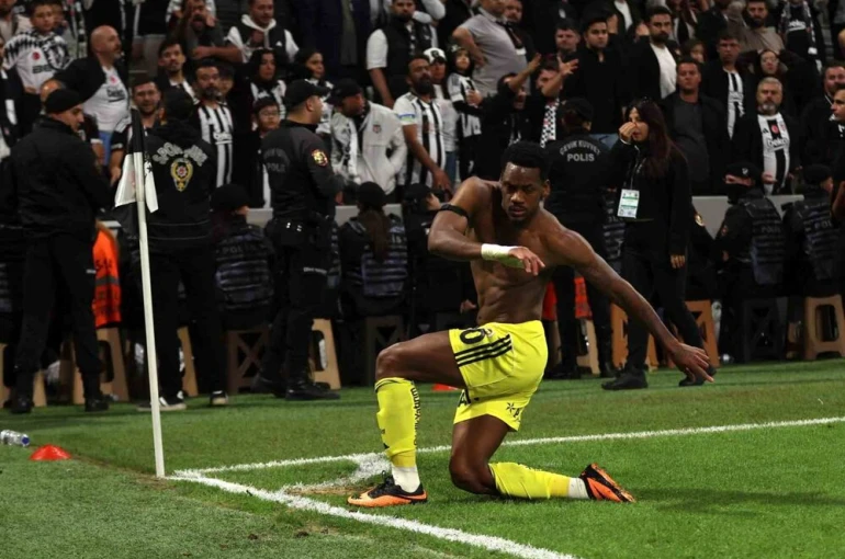 Jhon Duran, ilk derbisinde golünü attı