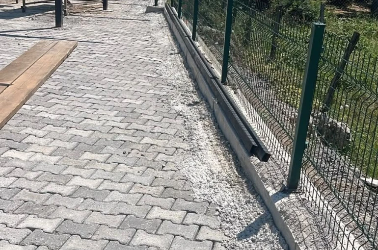 Kabristanlık çevresi düzenlendi 