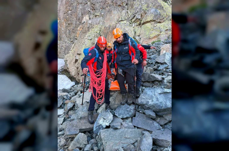 Kaçkar Dağları’na tırmanışta yaralanan dağcı kurtarıldı
