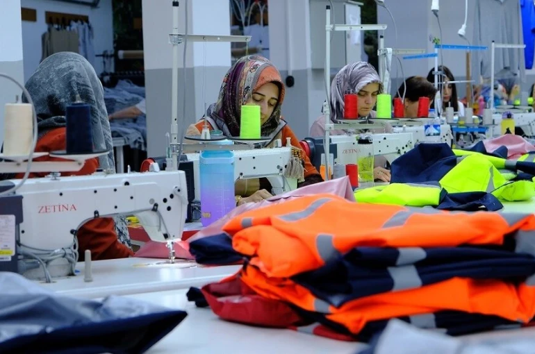 Kadın eliyle üretim: Erzincan’da günlük 1500 parça üretiliyor 