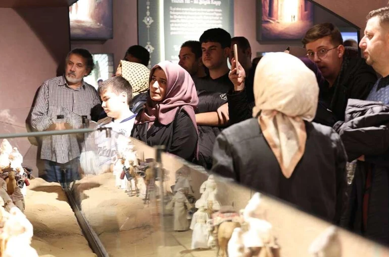 Kadir Gecesi, Konya’da Peygamber sevdalılarını coşkuya boğdu.