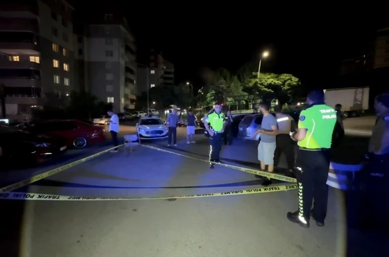 Kafede tartıştığı kişiyi silahla vurup kaçtı