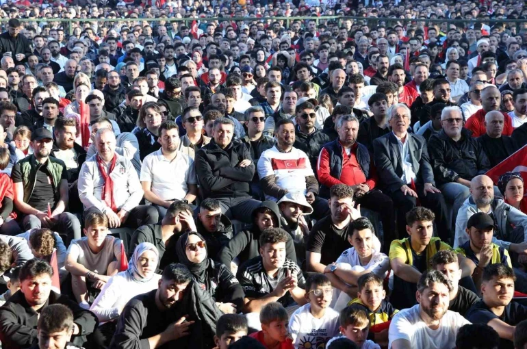 Kâğıthane’de Dünya Kupası heyecanı dev ekranlarda yaşandı