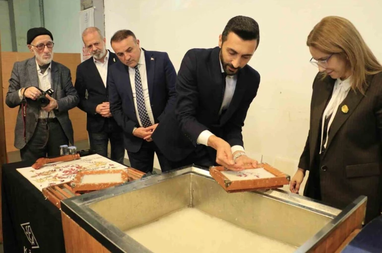 Kağıtta açan çiçekler sergisi SEKA’da açıldı