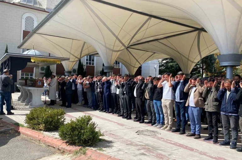 Kahramankazan’daki trafik kazasında hayatını kaybeden kardeşler son yolculuğuna uğurlandı