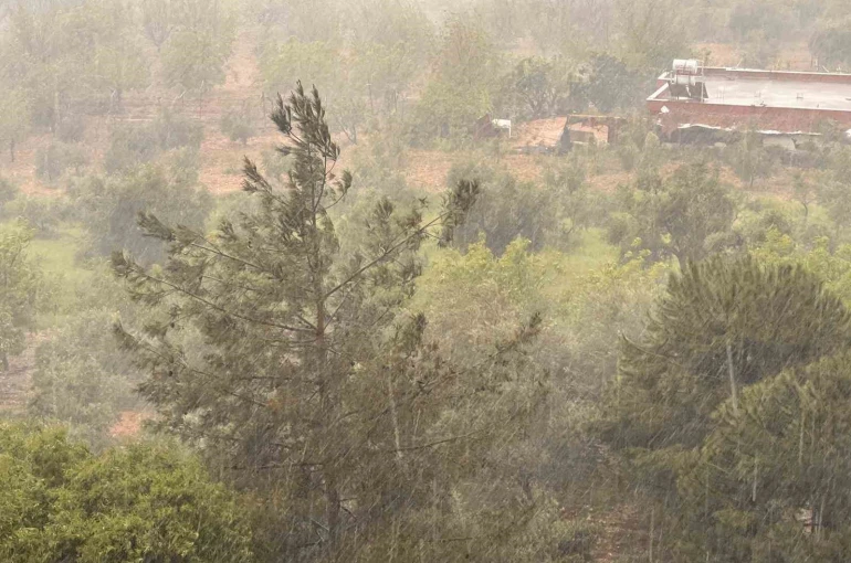 Kahramanmaraş’ta gök gürültü sağanak yagış etkili oldu