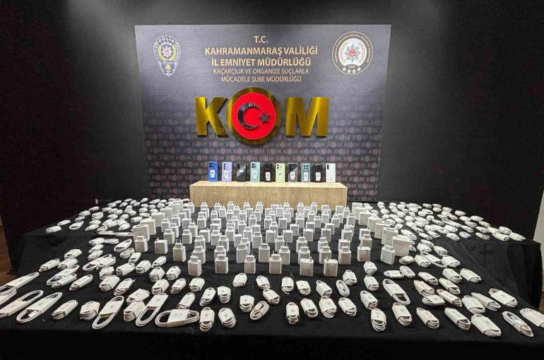 Kahramanmaraş’ta kaçak telefon ve makaron ele geçirildi 