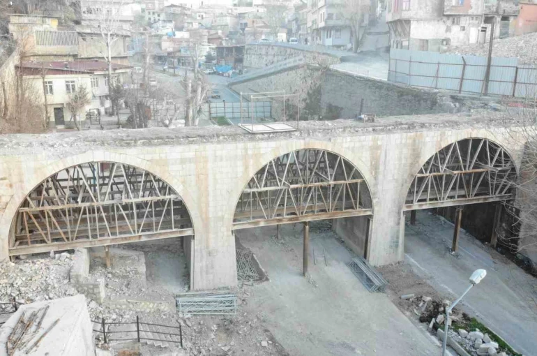 Kahramanmaraş’ta Kanlıdere Köprüsü yeniden ayağa kaldırılıyor