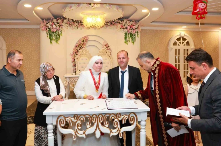 Kahramanmaraş’ta sevgi engel tanımadı: Görme engelli iki öğretmen dünyaevine girdi