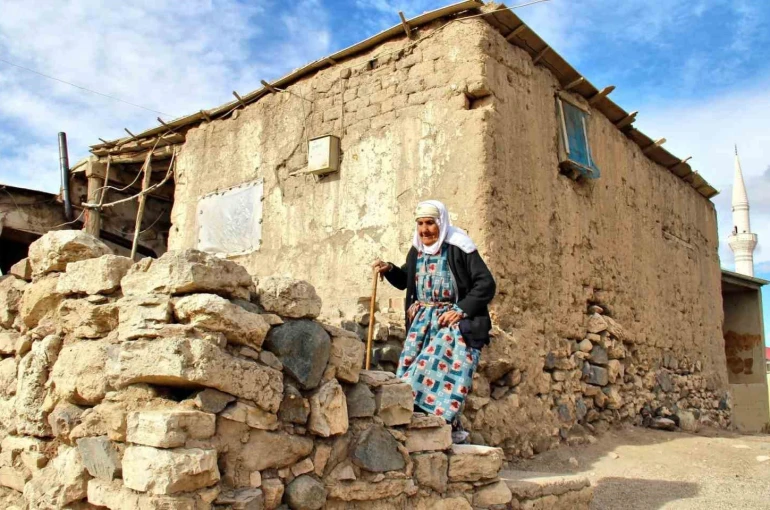 Kahramanmaraş’ta yıllara meydan okuyan evler görüntülendi