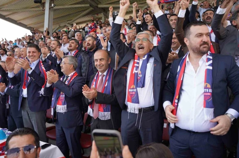 Kahta 02 Spor’dan tarihi zafer