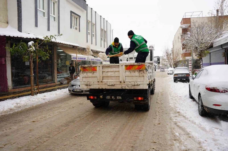 Kahta Belediyesi’nden kar yağışına karşı seferberlik