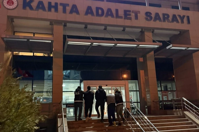 Kahta’da uyuşturucu operasyonunda 4 şahıs tutuklandı
