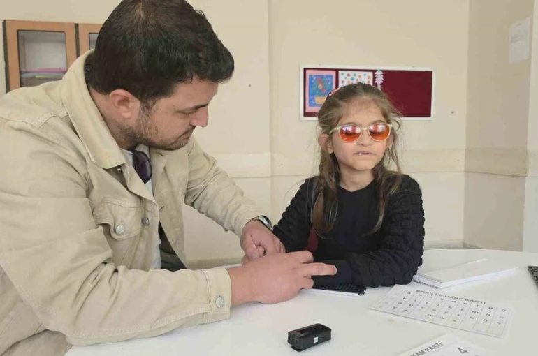Kalbi küçük, azmi büyük: Defne’nin öğrenme mücadelesi ilham oldu