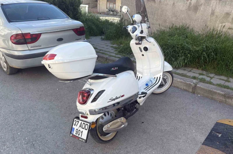 Kaldırıma çarpan motosikletin sürücüsü yaralandı