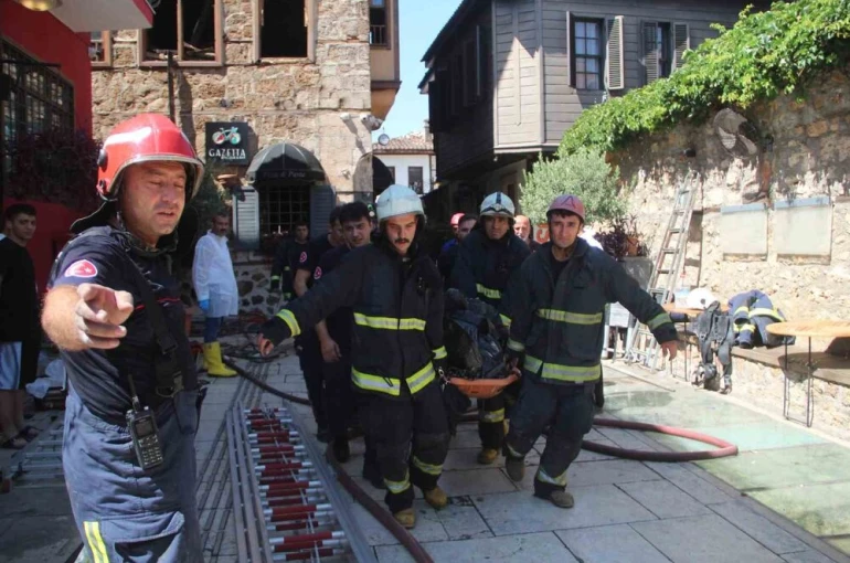 Kaleiçi’nde 2 kişinin öldüğü otel yangını davasında bilirkişi raporu beklenecek