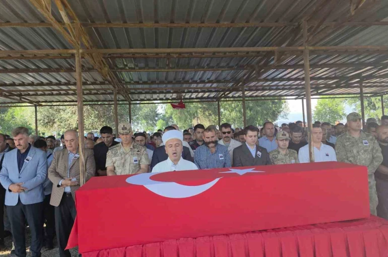 Kalp krizi geçirerek vefat eden uzman çavuş son yolculuğuna uğurlandı