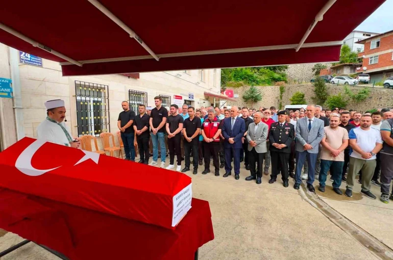 Kalp krizi sonucu hayatını kaybeden Kıbrıs gazisi son yolculuğuna uğurlandı