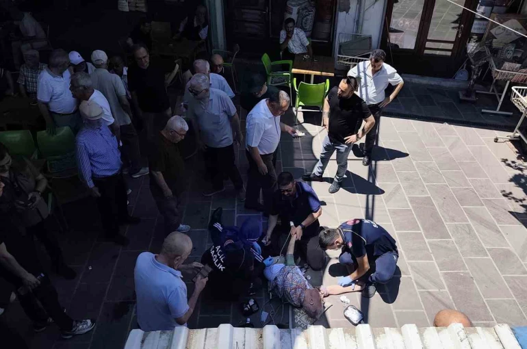 Kalp krizinden ölen arkadaşının cenazesinde kalp krizi geçirdi