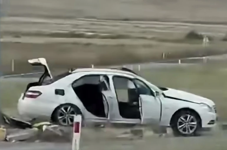 Kamyon ile otomobil çarpıştı: 3 ölü, 2 yaralı