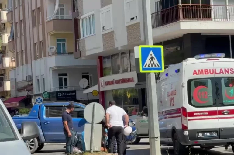 Kamyonet ile motosiklet çarpıştı:1 yaralı