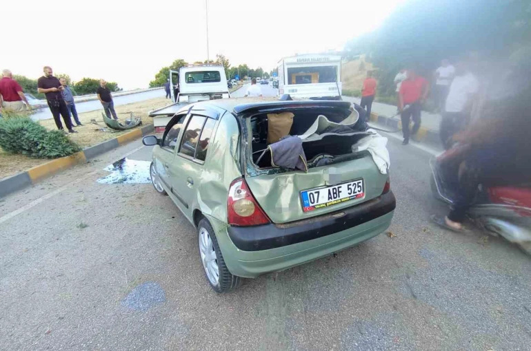 Kamyonete çarpan otomobil karşı şeride geçti: 2 yaralı