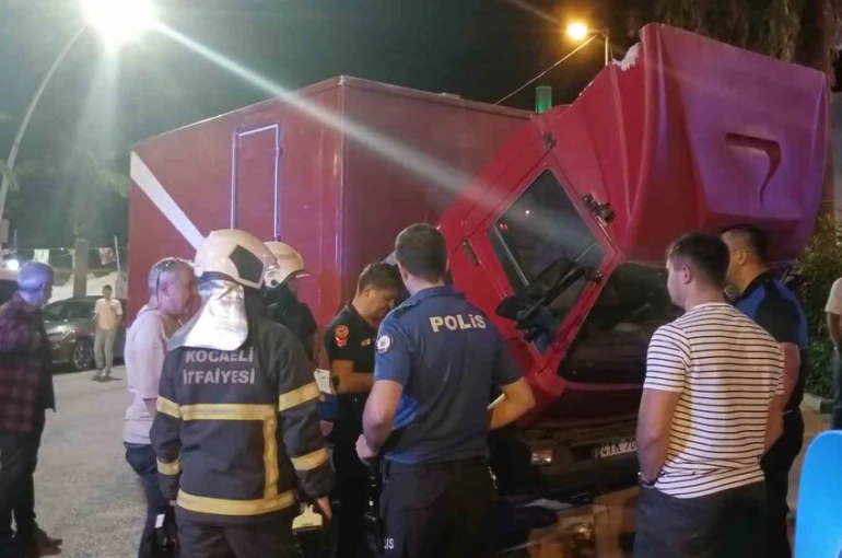 Kamyoneti yanmaktan kurtardılar