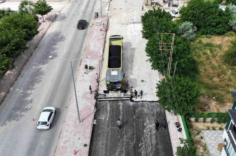 Kanal Caddesi’nde asfalt mesaisi aralıksız devam ediyor