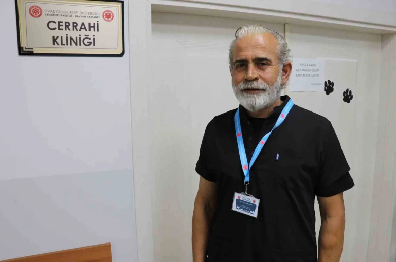 Kangal, çoban gelene kadar kırsalda doğan kuzuya kendi yavrusu gibi sahip çıktı