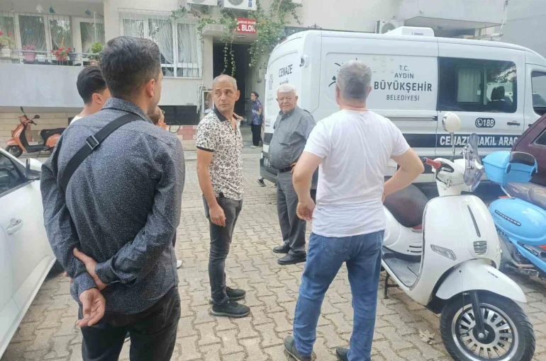 Kanser tedavisi gören yaşlı adam eşi tarafından ölü bulundu