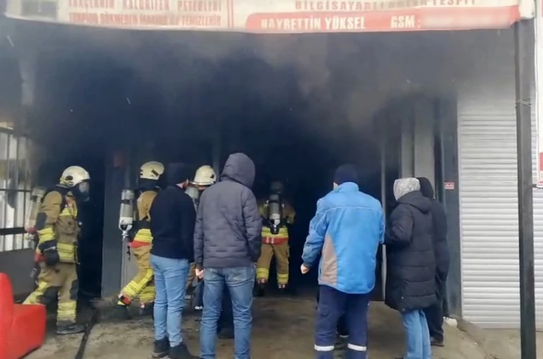 Kapalı dükkandan çıkan dumanı fark etti, sanayi çarşısını kurtardı