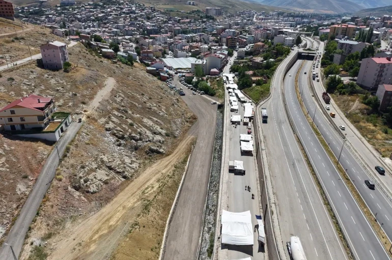 Kapalı halk pazarı otoparkı hizmete açıldı